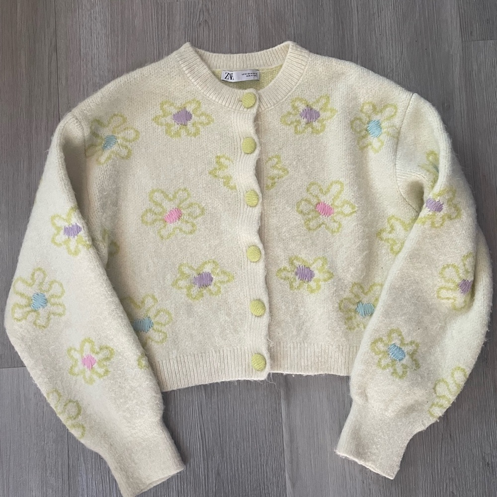 NWOT ZARA Floral Embroidered Button Down Cropped Sweater Cardigan size Medium - Picture 4 of 8